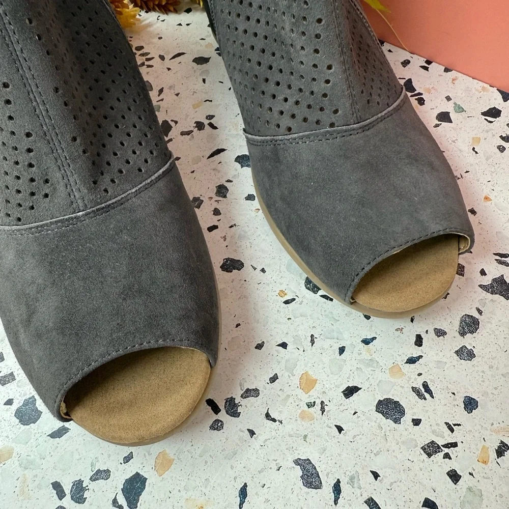 Earth Origins Cosmos Gray Suede Women’s Wedge Double Zip Peep Toe Booties Sz 12 - Picture 3 of 13